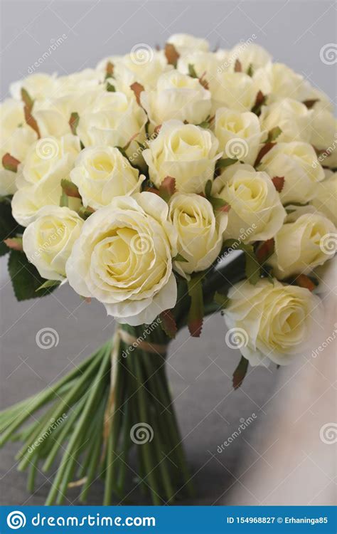 Nupcial Ramalhete Das Rosas Brancas Do Casamento Flores Bonitas Imagem