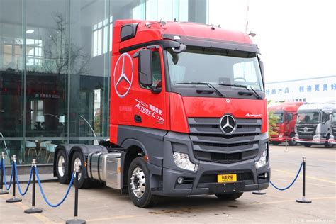 图奔驰 Actros C重卡 尊享版 580马力 6X4 AMT自动挡牵引车 国六 BJ4266Y6DHL 02 实拍图片