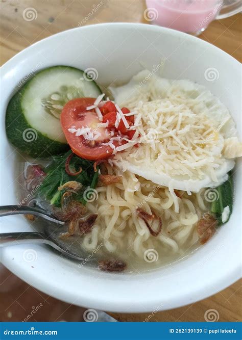 Indomie Telor Setengah Matang Topping Keju Parut Tallarines Favoritos