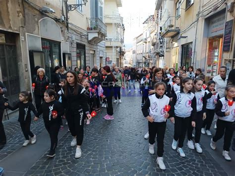 Velletri In Tanti Alla Fiaccolata Della Pace Foto Per La Festa