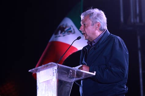 ‘morena Se Reserva El Derecho De Admisión Amlo Plumas Libres