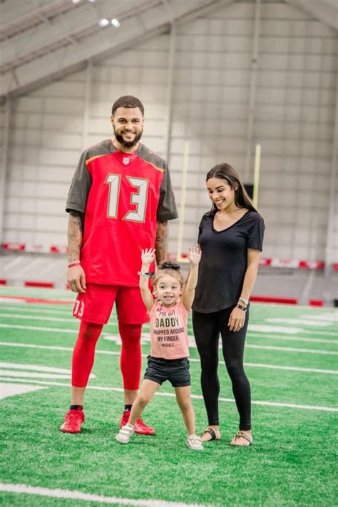 Mike Evans Wife Ashli Dotson Bio And Career Players Bio