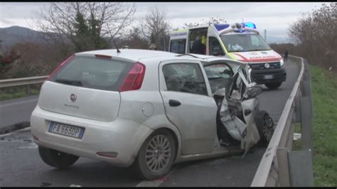 Incidente Stradale Sulla SS219 Tre Feriti Di Cui Uno Grave Umbria TV