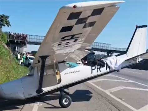 Aeronave De Pequeno Porte Faz Pouso For Ado Em Rodovia De Sp E