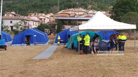 Norcia Trema Ancora La Terra Tre Scosse Di Magnitudo E