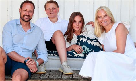 El Posado De Verano De Haakon Y Mette Marit De Noruega Y Sus Hijos