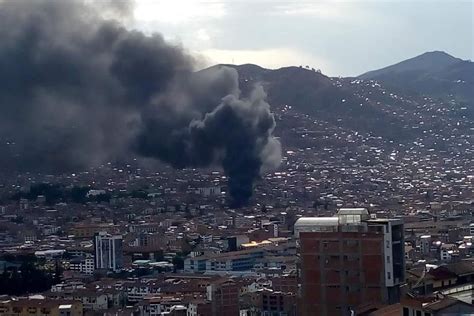 Incendio De Grandes Proporciones Destruye Al Menos Cuatro Viviendas En