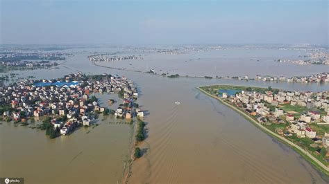 鄱阳湖水位突破历史极值 航拍被洪水围困的江西鄱阳县