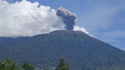 Gunung Merapi Sumatera Barat Kembali Erupsi Indonesiarealtime