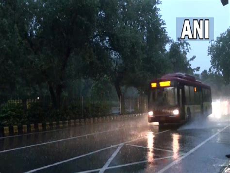 Delhi Rains दलल NCR म दर रत स ह रह ह जमकर बरश सबह सबह