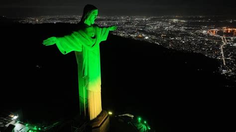 Cristo Redentor Iluminado As Cores Verde E Amarela Ap S A Final