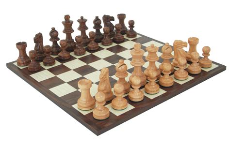 Jeu D Echecs Et Echiquier En Bois Sculpt Roi Cm