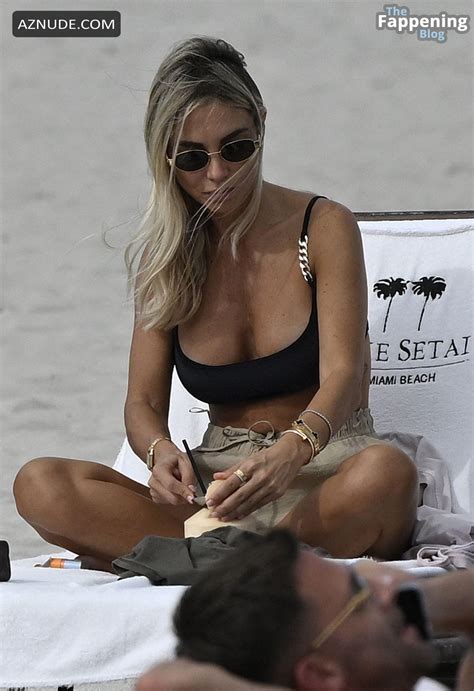 Noemi Bocchi Sexy Seen With Francesco Totti Flaunting Her Hot Cleavage And Legs At Miami Beach