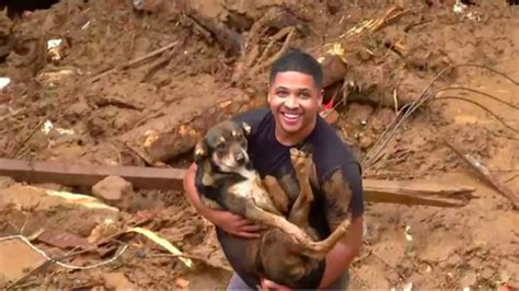 Un Hombre Pierde Su Casa Por Las Inundaciones Pero Encontrar A Su Perro