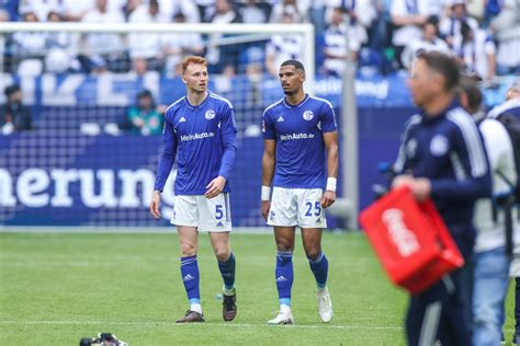 Fc Schalke Verabschiedet Acht Spieler Er Ist Nicht Dabei