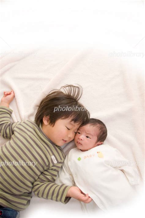 兄弟 写真素材 1831480 無料 フォトライブラリー Photolibrary