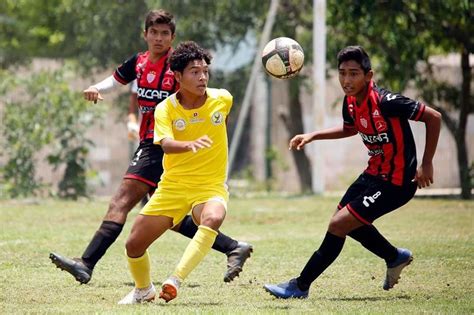 Oficial Venados de Yucatán a la fiesta en Tercera