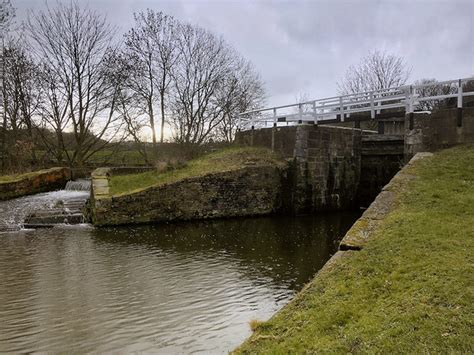 Hirst Lock Leeds And Liverpool Canal David Dixon Cc By Sa 2 0