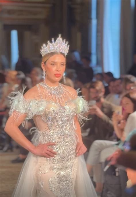 Emma Coronel Conquista En La Milan Fashion Week Durante Su Debut Como