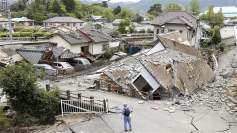 Death Toll From Japan Quakes Rises To 32 Weather Expected To Slow Rescue Efforts Abc News