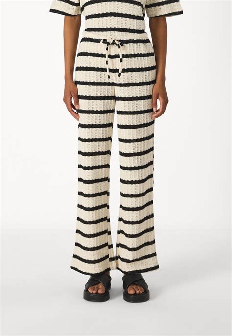 Gina Tricot Trousers Püksid Whiteblackvalge Zalandoee