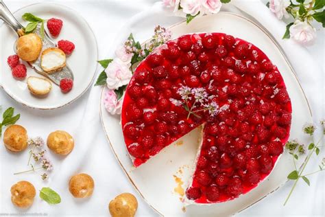 Windbeuteltorte Mit Beeren Ganz Einfach Emmikochteinfach