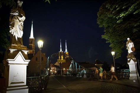 Najpiękniejsza i najstarsza dzielnica Wrocławia Ostrów Tumski jak