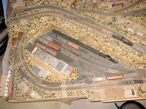 DCC 4x8 HO scale - Model railroad layouts plansModel railroad layouts plans