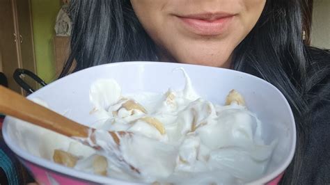 ASMR Comiendo Banana Con Yogurt Griego Hablamos De Los Bridgerton