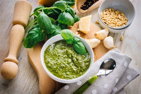 Come Fare Il Pesto Alla Genovese La Cucina Italiana