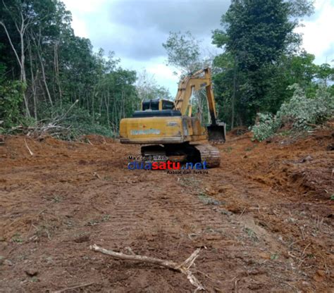 Pengerjaan Pembukaan Jalan Baru Melalui Karya Bakti Tni Tinggal Km