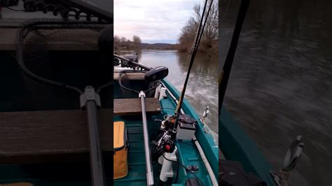 Barque FUN YAK 350 avec moteur YAMAHA 6CV 4 temps Sur une rivière en