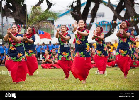 Samoan Women Dancing Fotografías E Imágenes De Alta Resolución Alamy