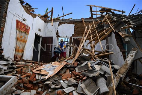 Rumah Rusak Akibat Gempa Malang Antara Foto