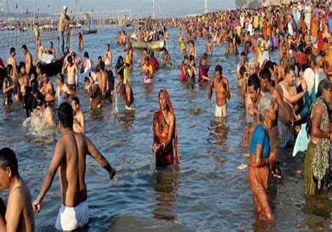 Thousands take holy dip at Kodiakarai, Vedaranyam, Poompuhar | India News – India TV