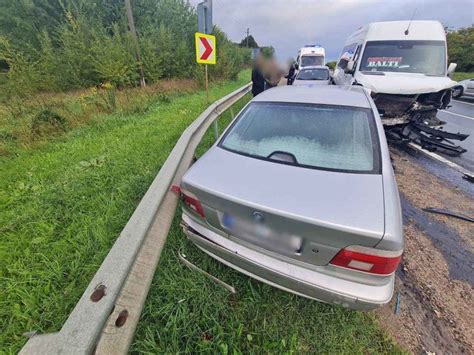 FOTO Accident grav pe traseul Chișinău Bălți Un microbuz de pasageri