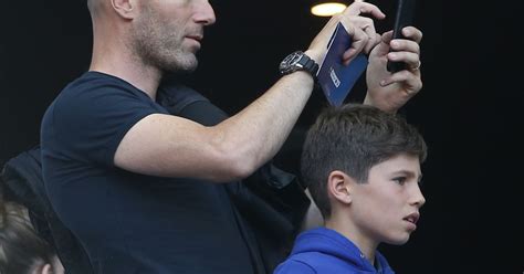 Zinedine Zidane Et Son Fils Elyaz People Au Match Amical France