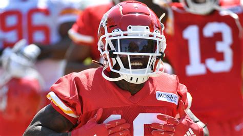 Chiefs' Tyreek Hill vows to grow, 'never again; have off-field issues