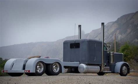 Grey Peterbilt Looks Really Nice Not A Big Fan Of Grey Big Rig