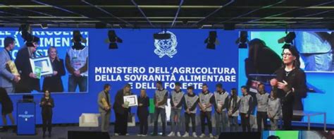 Meloni al Vinitaly Il vino è economia e cultura Ragioniamo sul liceo