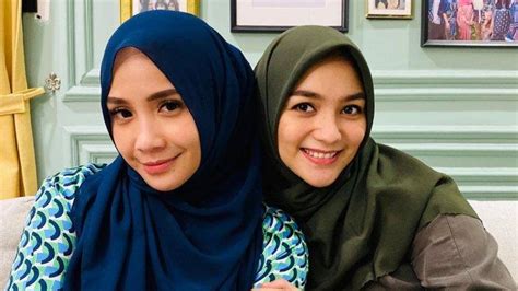 Nagita Slavina Unggah Foto Berhijab Bareng Citra Kirana Ari Lasso