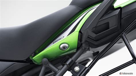 Kawasaki Versys 650 Seat Remove/Fix Lock Image – BikeWale