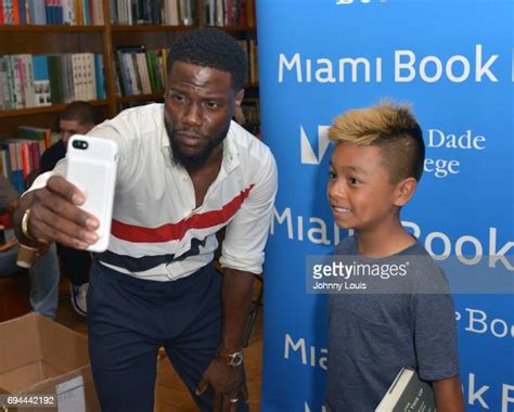 Kevin Hart Book Signing Photos and Premium High Res Pictures - Getty Images