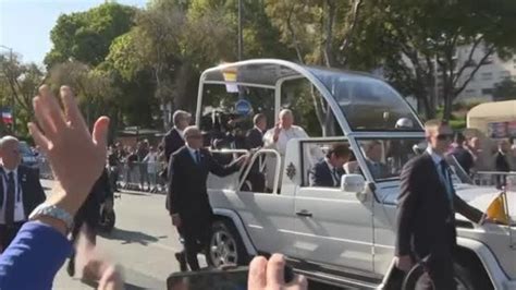 A Marsiglia Il Papa Fra Due Ali Di Folla Sull Avenue Du Prado YouTube