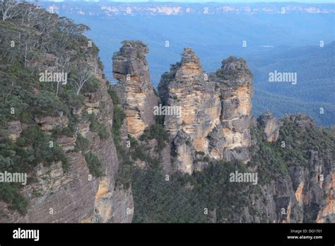 The Three Sisters In Sydneys Blue Mountains Stock Photo Alamy