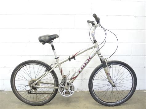 Trek Navigator 300 Hybrid Bike | Property Room