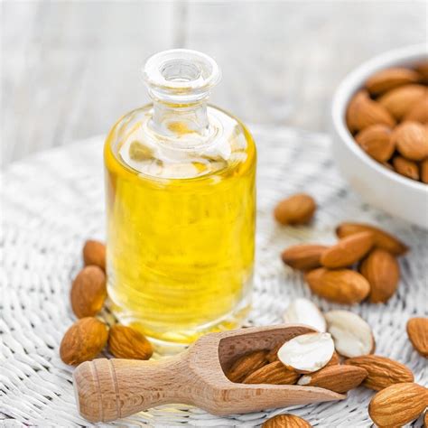 13 Best Almond Extract Substitutes Insanely Good