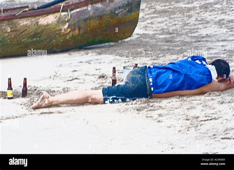 Passed Out Beach Stockfotos And Passed Out Beach Bilder Alamy