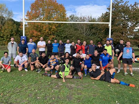 Les Coqs Festifs Club De Rugby Gay Friendly Paris Joue Contre L Homophobie Sans Se Cacher
