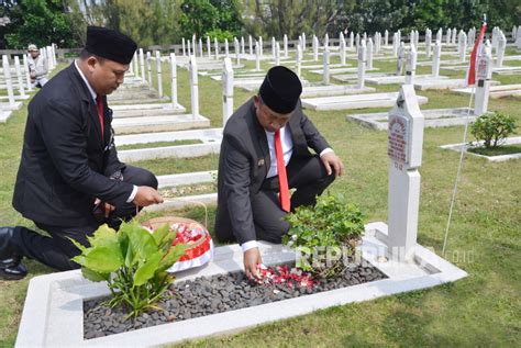 Peringatan Bandung Lautan Api Ziarah Ke TMP Cikutra Republika Online